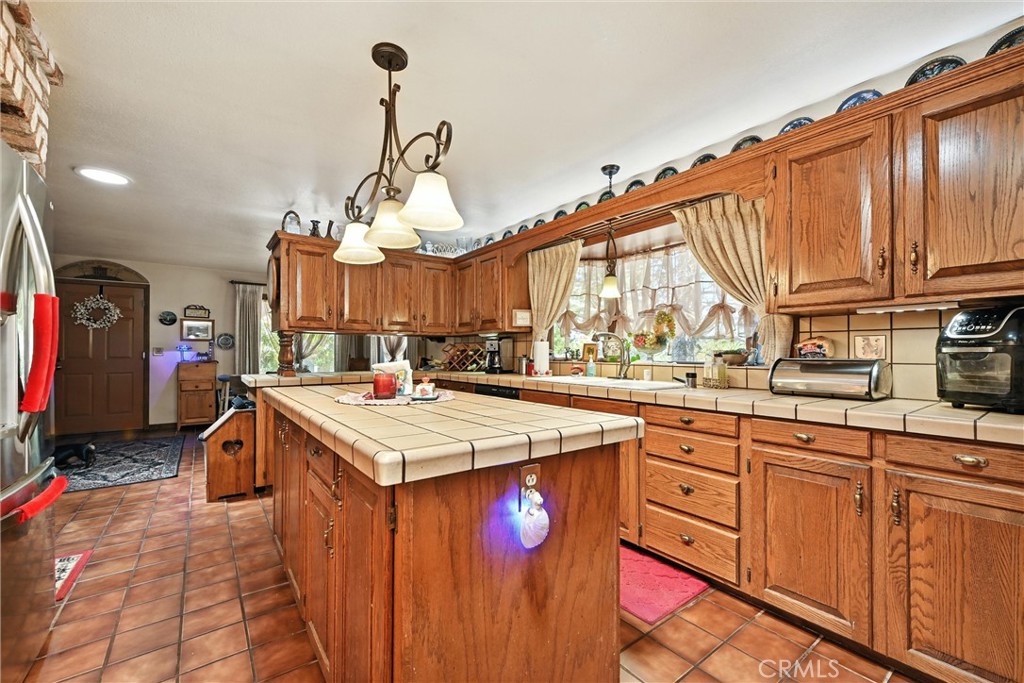 3663 Crestwood Drive Property Photo 6