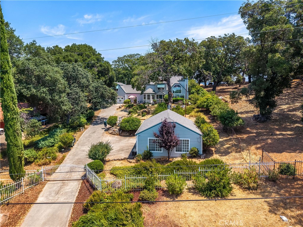 1940 Westlake Drive Property Photo 3