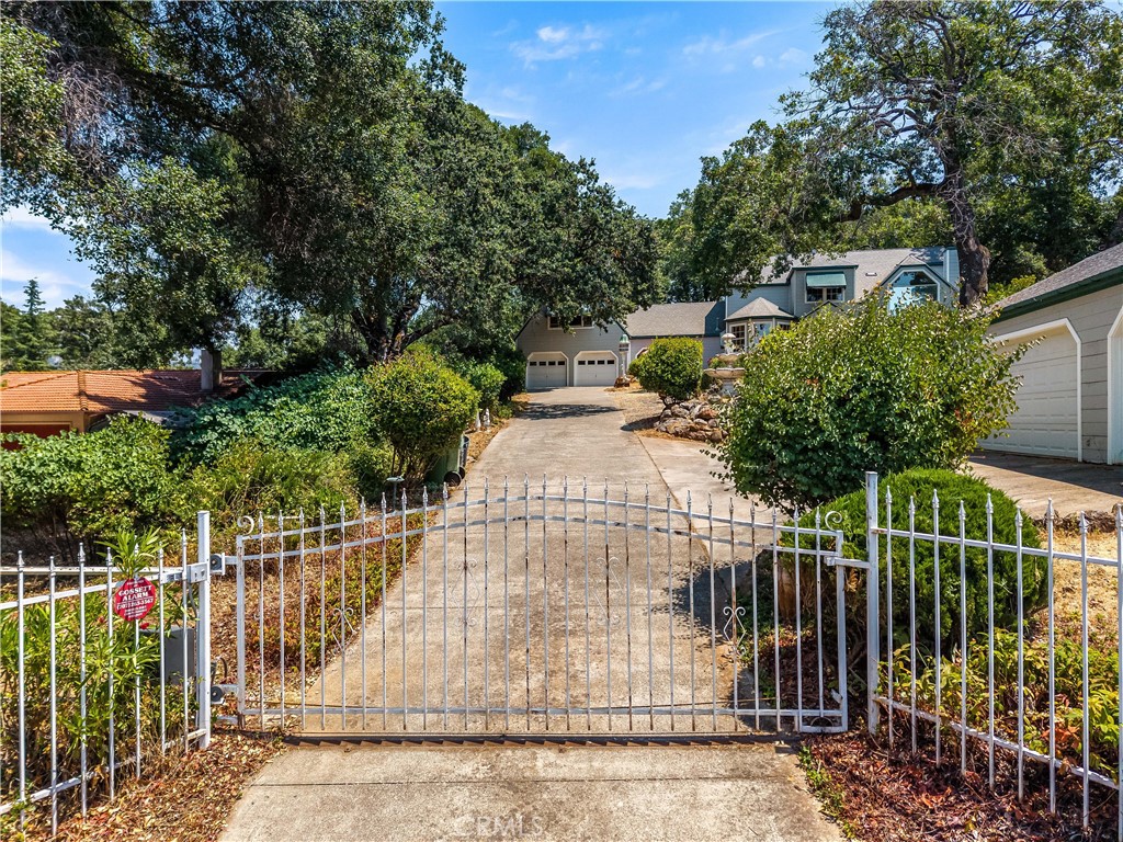 1940 Westlake Drive Property Photo 8