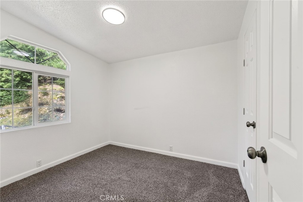 40421 Mountain View Road Property Photo 13
