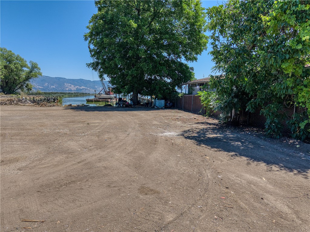 4270 Lakeshore Boulevard Property Photo 3