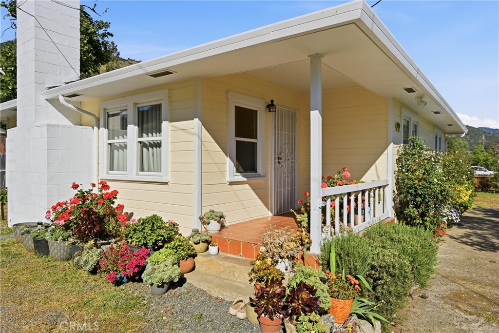 3440 Beach Property Photo 3