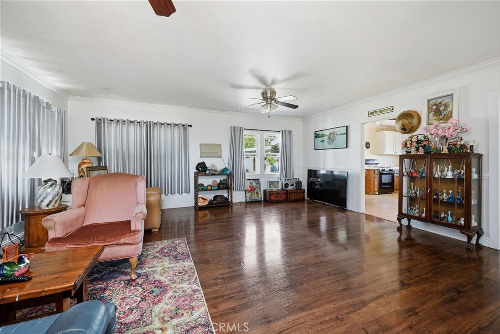 3440 Beach Property Photo 4