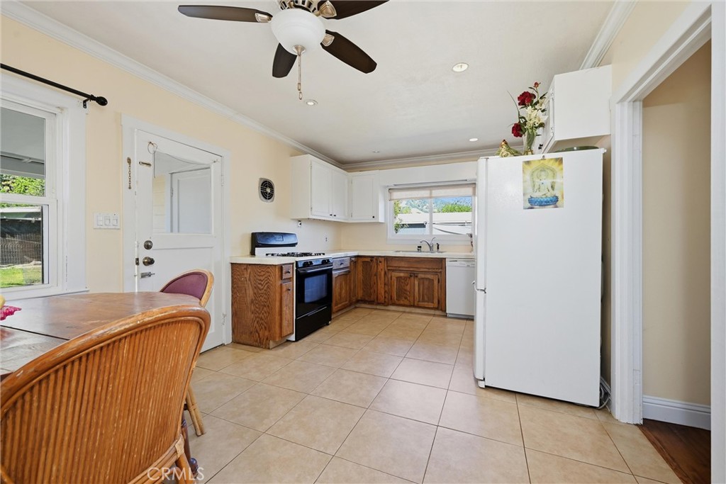 3440 Beach Property Photo 8