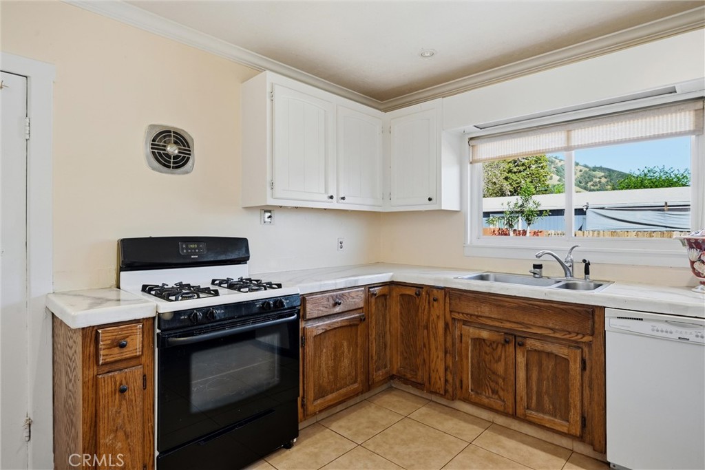 3440 Beach Property Photo 15