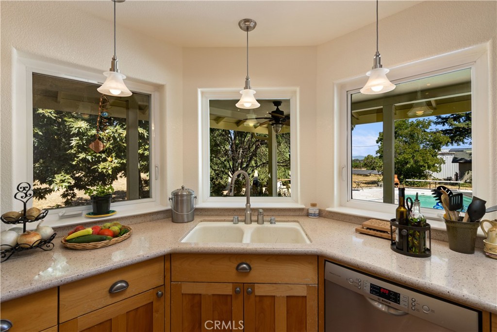6675 Kelsey Creek Drive Property Photo 8