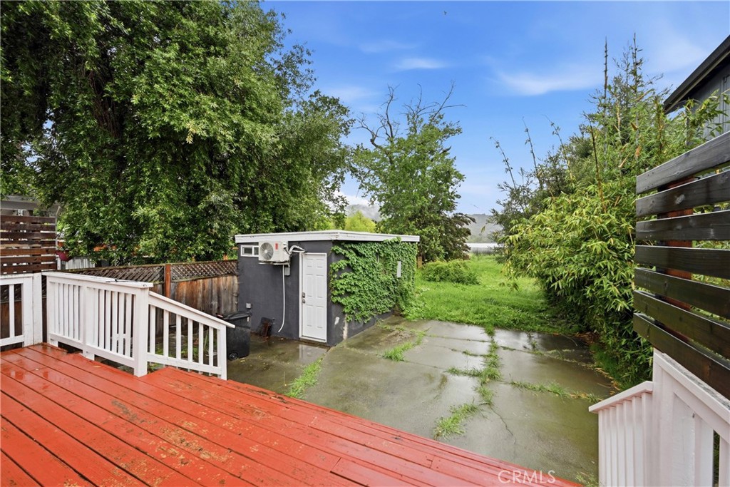 6025 Front Property Photo 5
