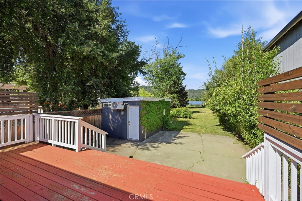 6025 Front Property Photo 8