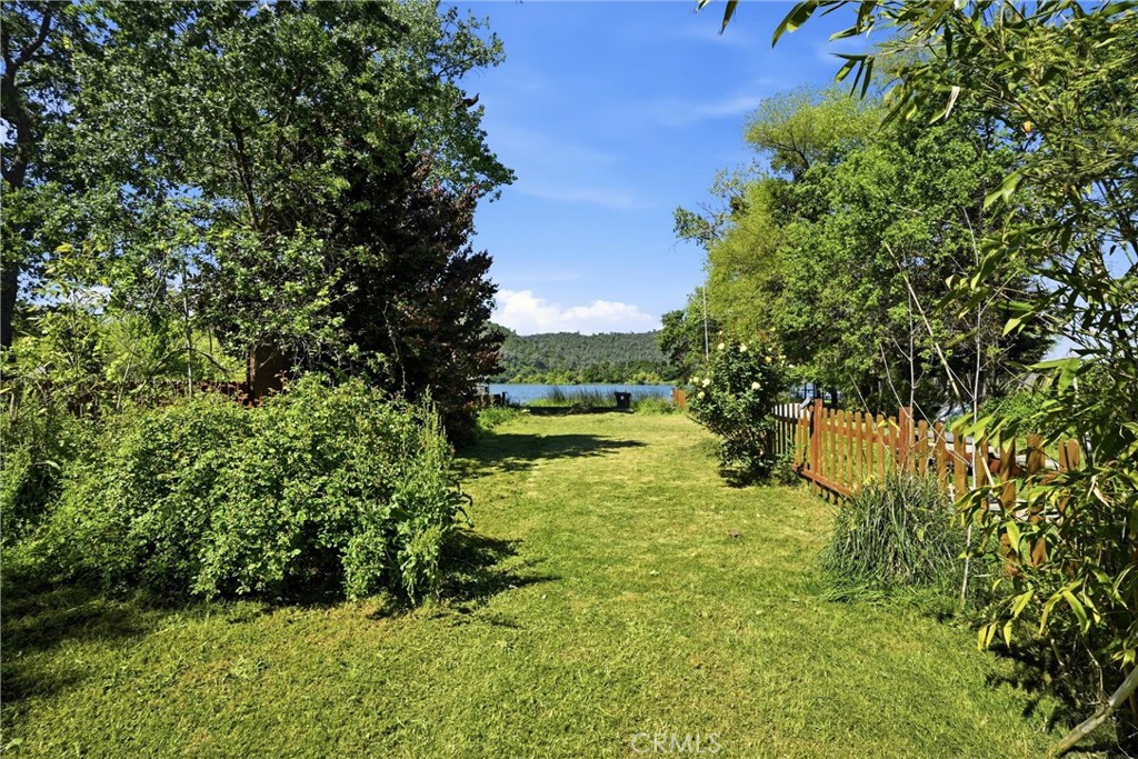 6025 Front Property Photo 9