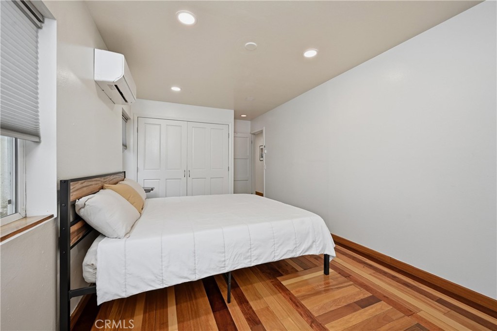 6025 Front Property Photo 10