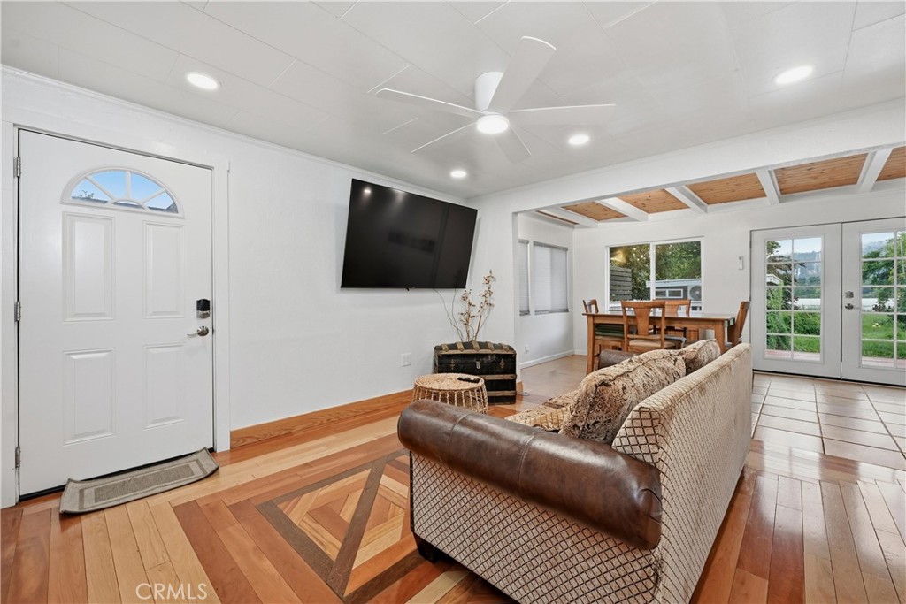 6025 Front Property Photo 14
