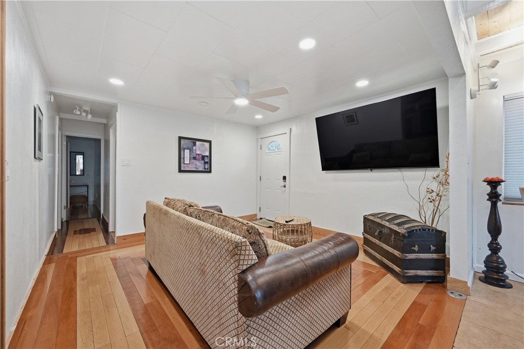 6025 Front Property Photo 16