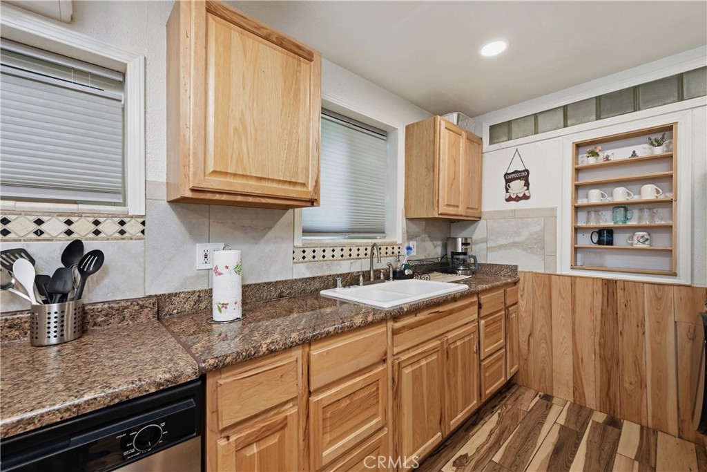 6025 Front Property Photo 19