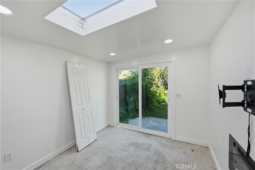 6025 Front Property Photo 27