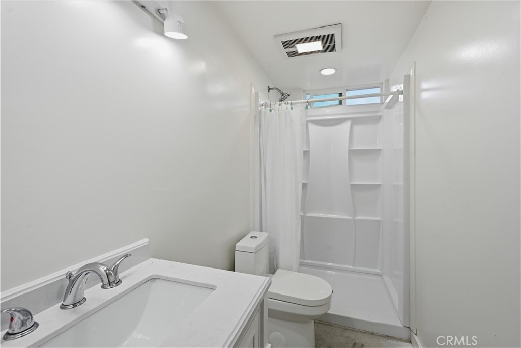 6025 Front Property Photo 28