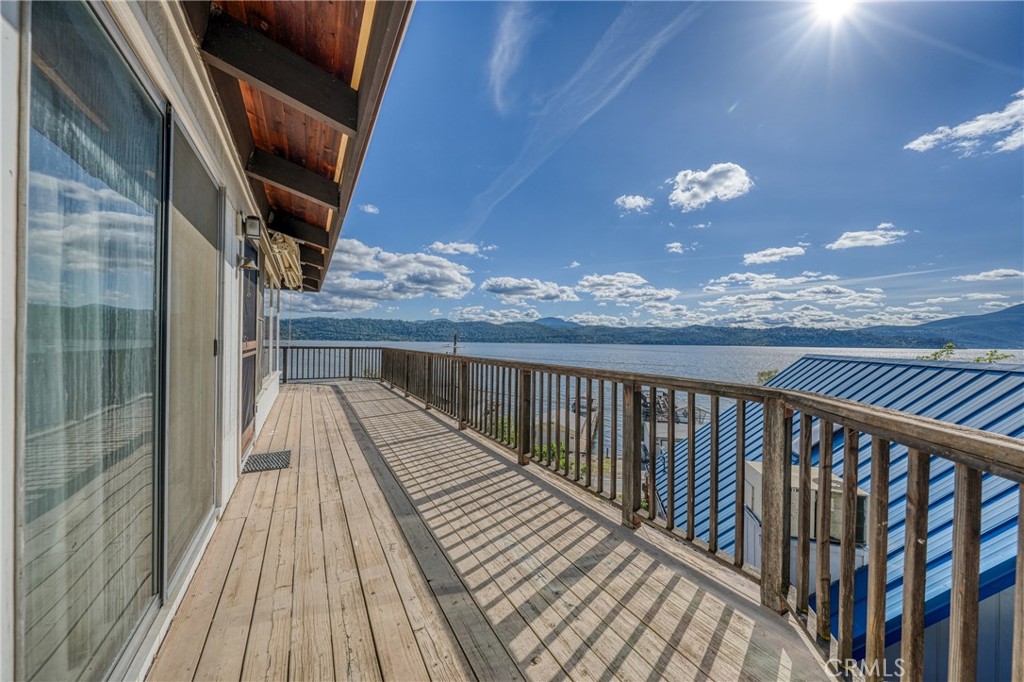 12805 Lakeshore Drive Property Photo 1