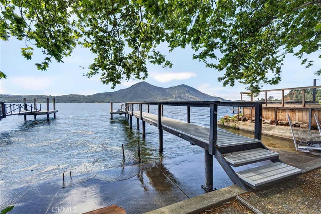 11421 Lakeshore Property Photo 3