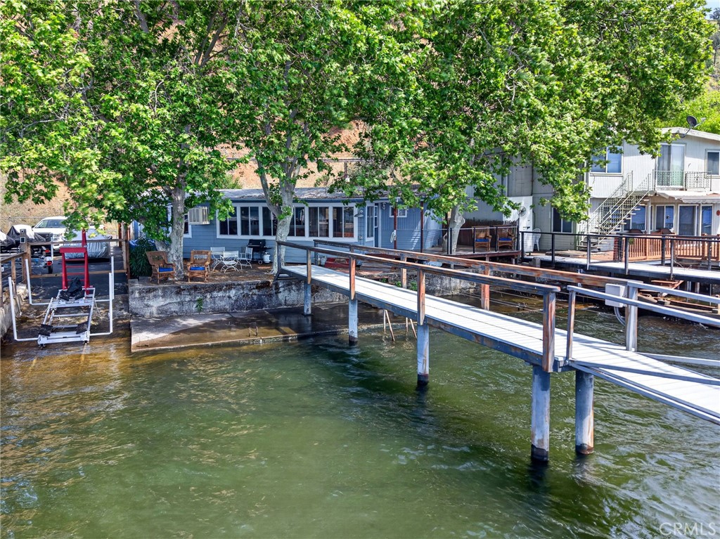 11421 Lakeshore Property Photo 4