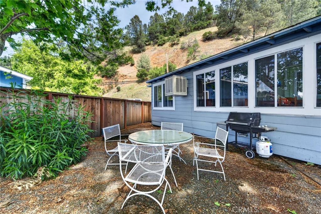 11421 Lakeshore Property Photo 6