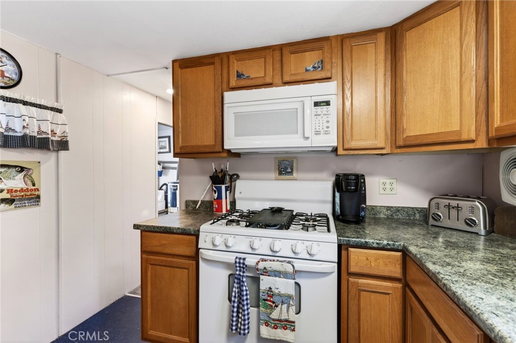 11421 Lakeshore Property Photo 15