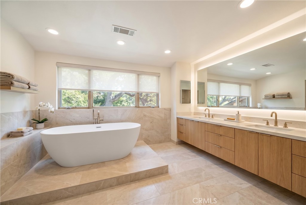 8266 Peninsula Property Photo 12