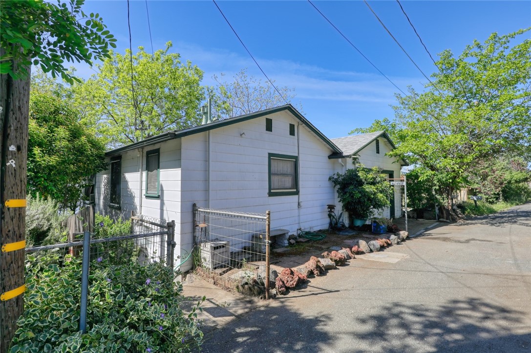 10465 E Highway 20 Property Photo 1
