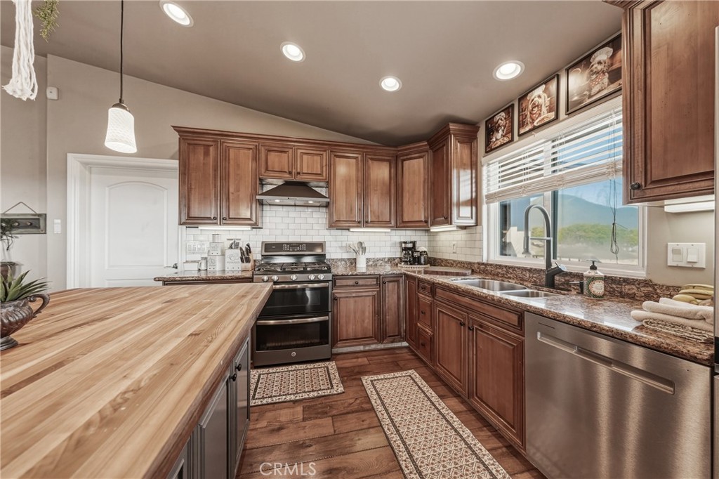 5568 Teton Property Photo 8