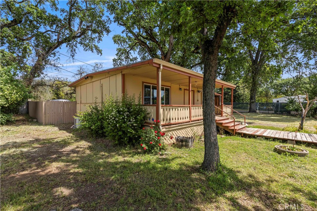 2600 Lakeshore Property Photo 4