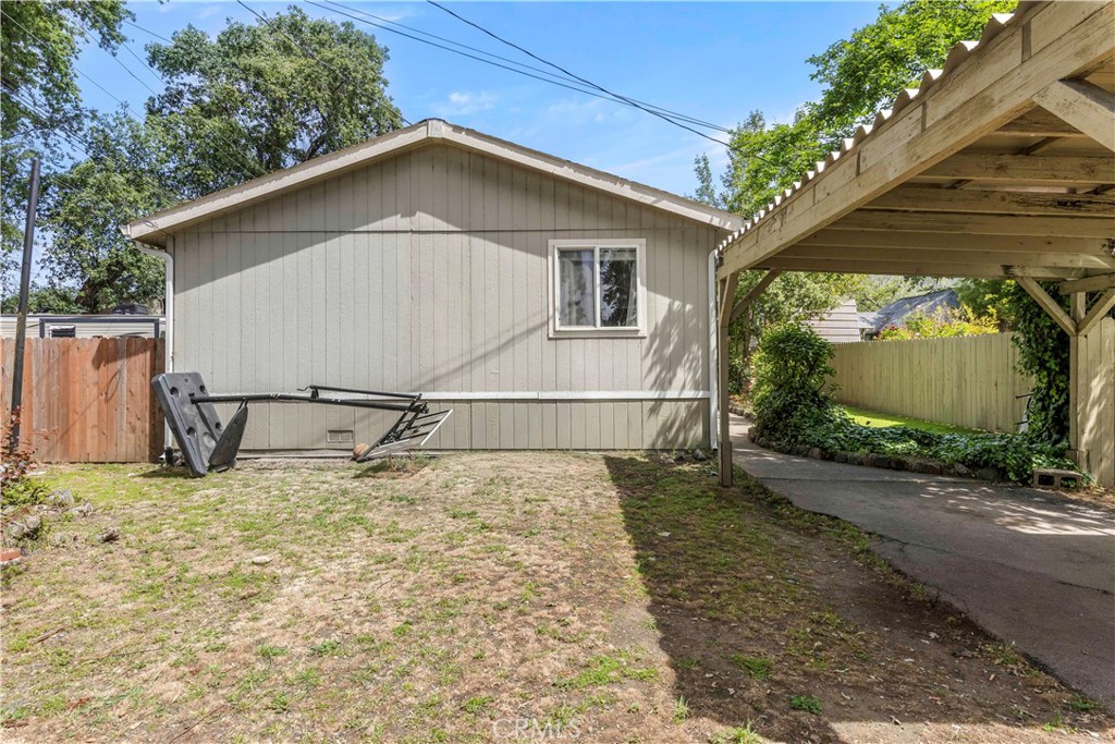 2600 Lakeshore Property Photo 32