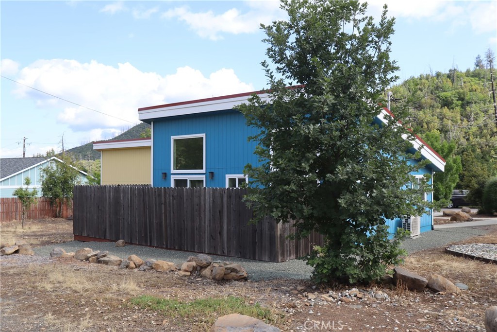12062 Mead Property Photo 3