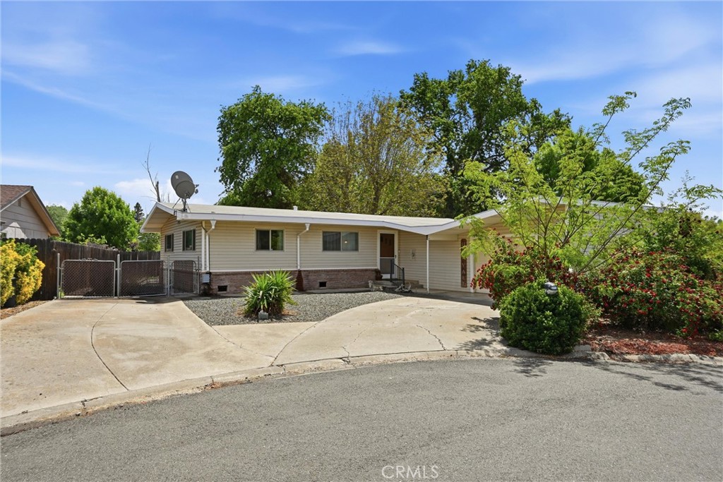 7478 Lakeland Drive Property Photo 2