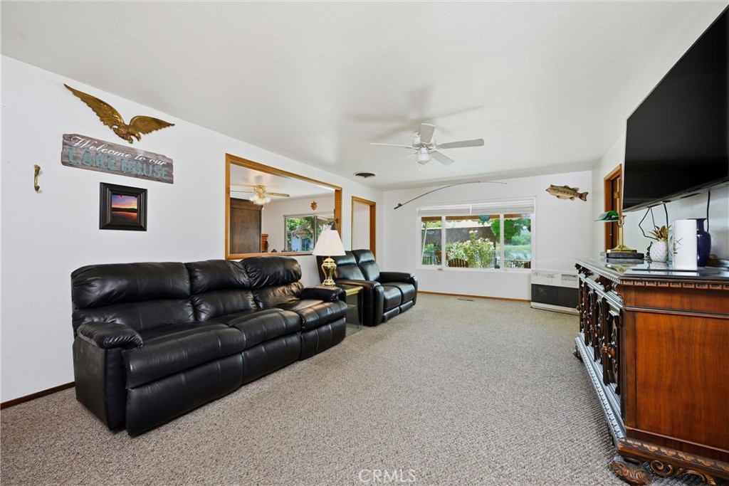 7478 Lakeland Drive Property Photo 4