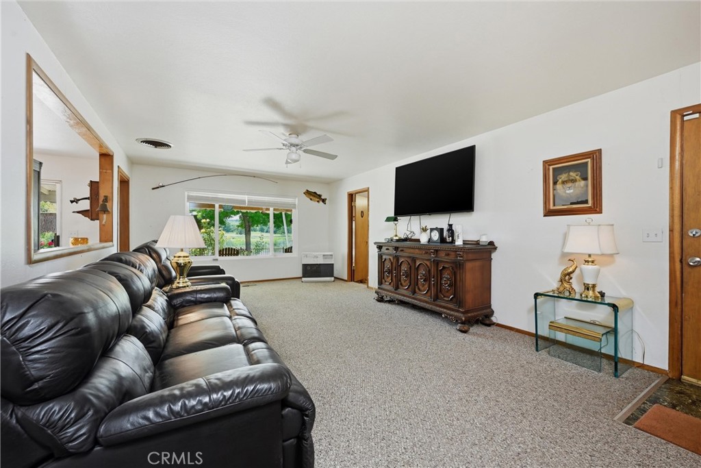 7478 Lakeland Drive Property Photo 5