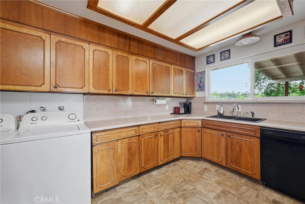 7478 Lakeland Drive Property Photo 12