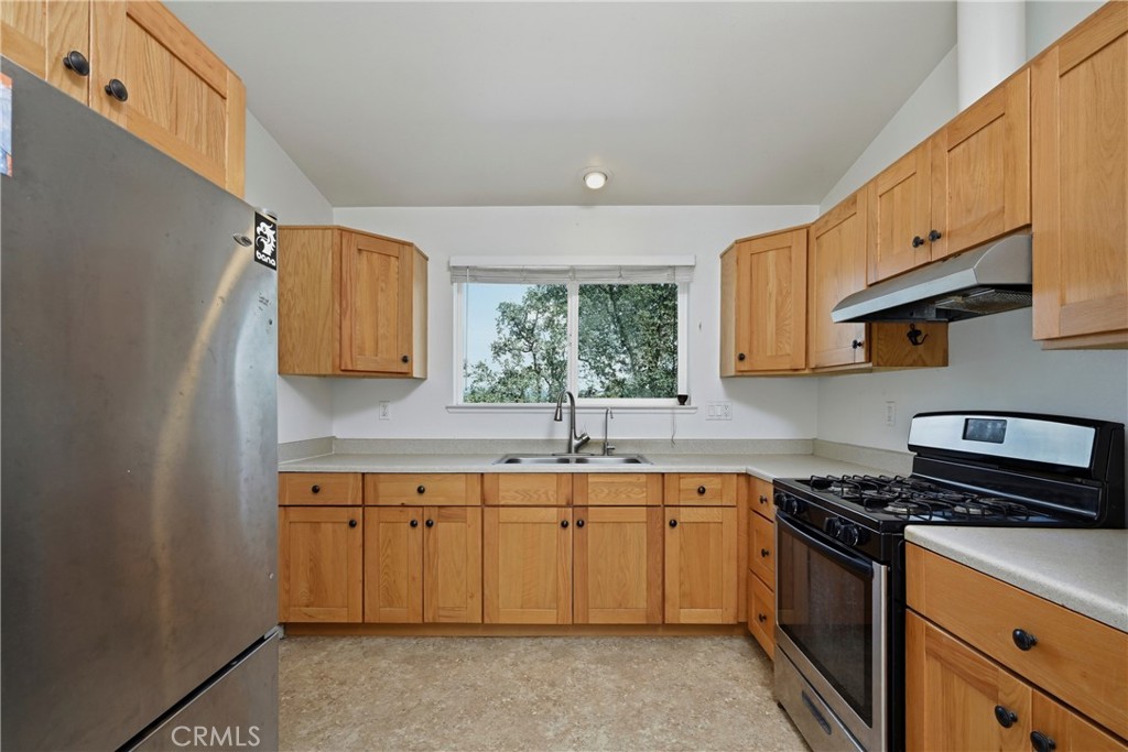 15937 Joseph Trail Property Photo 8
