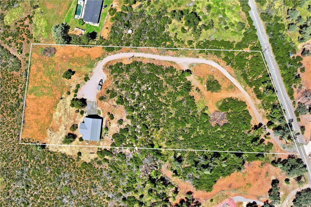 20069 Honey Hill Property Photo 4