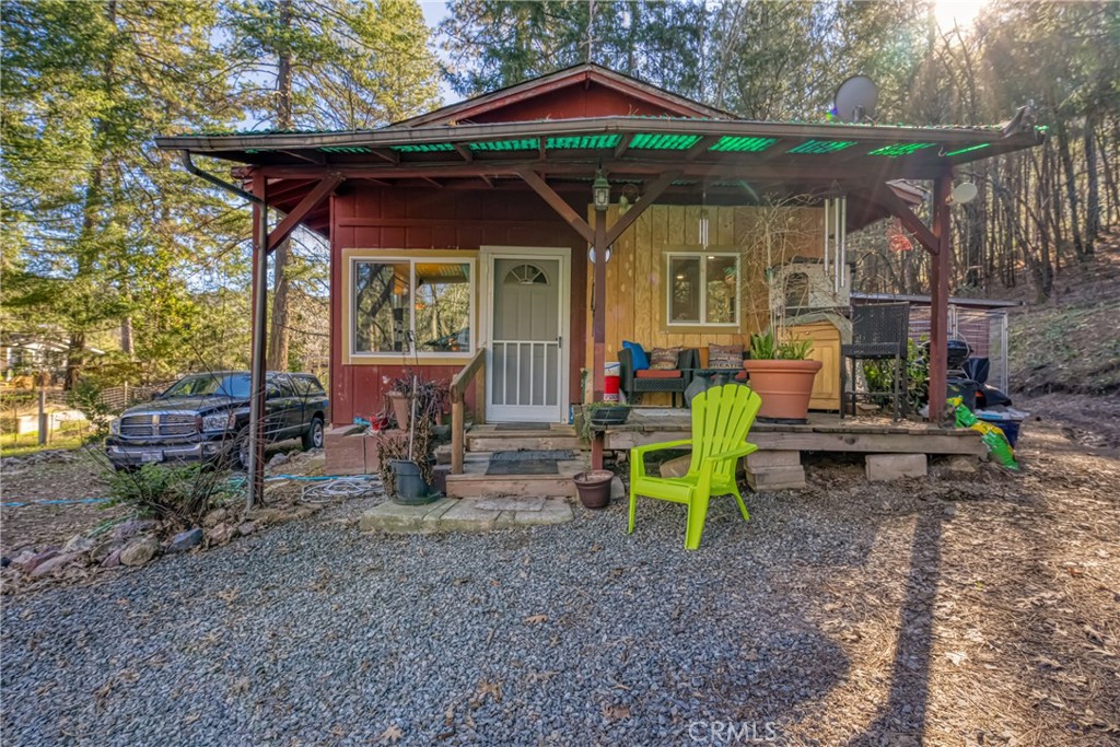 8427 Saddle Road Property Photo 1