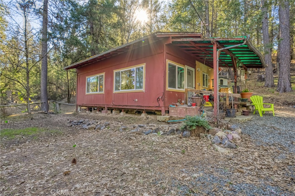 8427 Saddle Road Property Photo 2