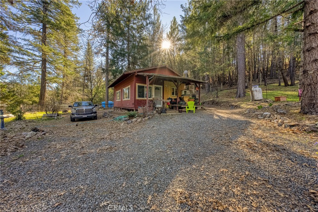 8427 Saddle Road Property Photo 4