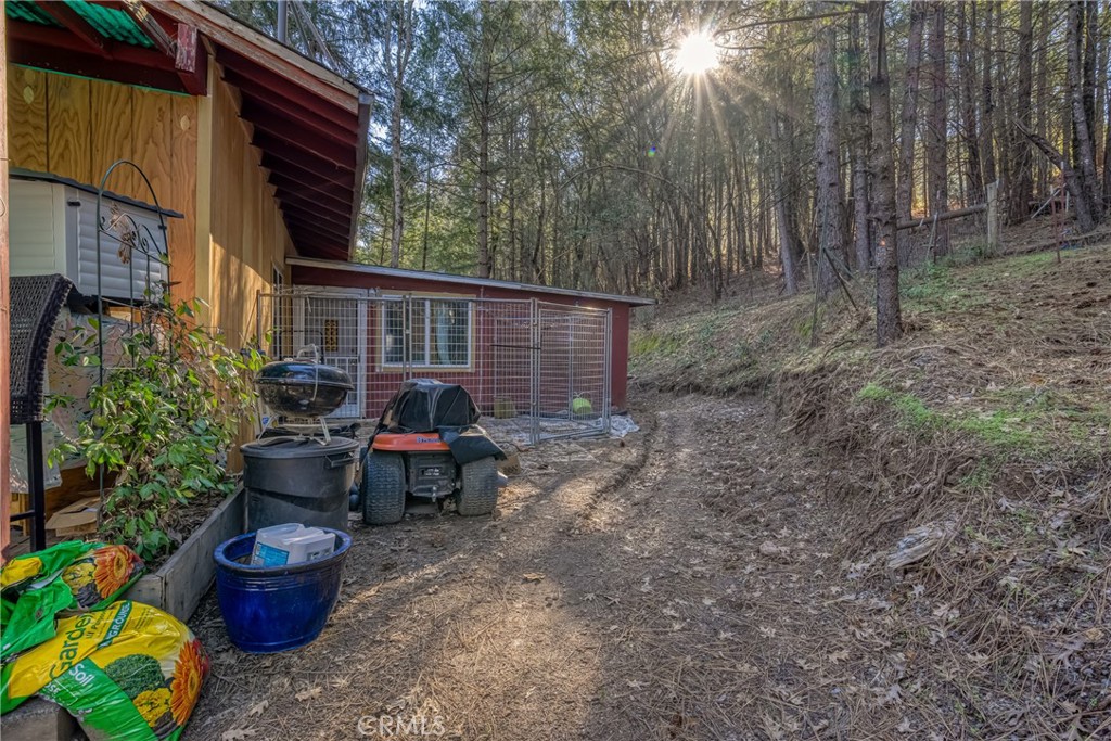 8427 Saddle Road Property Photo 5