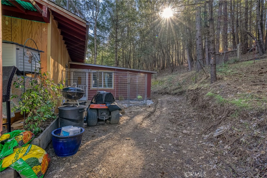 8427 Saddle Road Property Photo 6