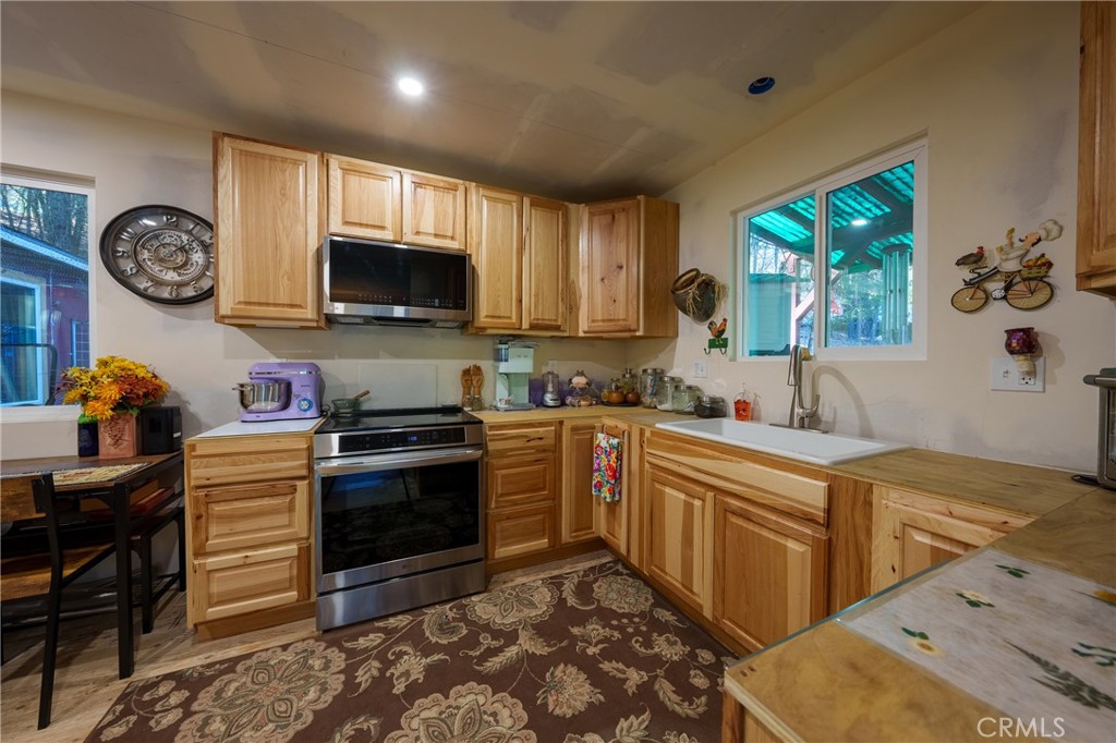 8427 Saddle Road Property Photo 9
