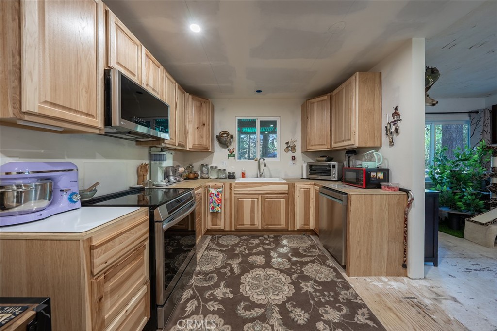 8427 Saddle Road Property Photo 12