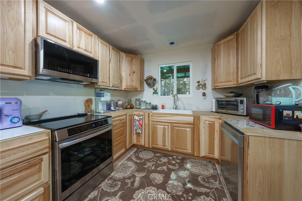 8427 Saddle Road Property Photo 14