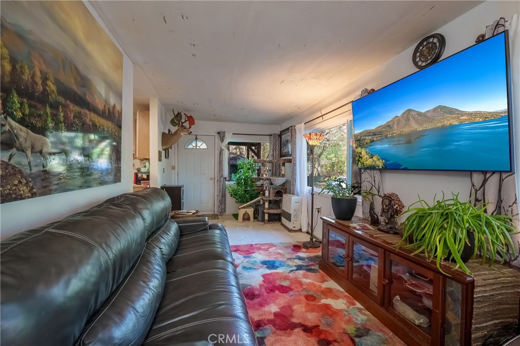 8427 Saddle Road Property Photo 24