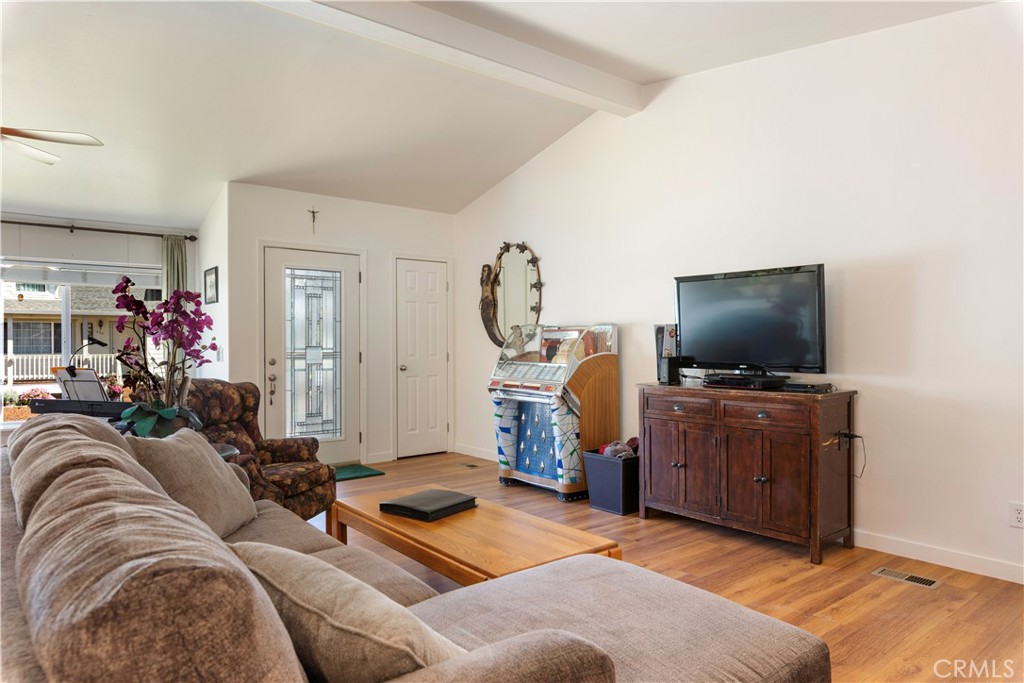 205 Island View Property Photo 8