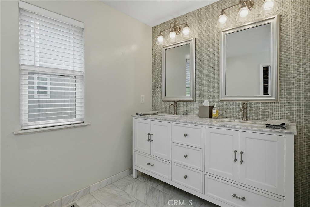 19972 Jigsaw Property Photo 24
