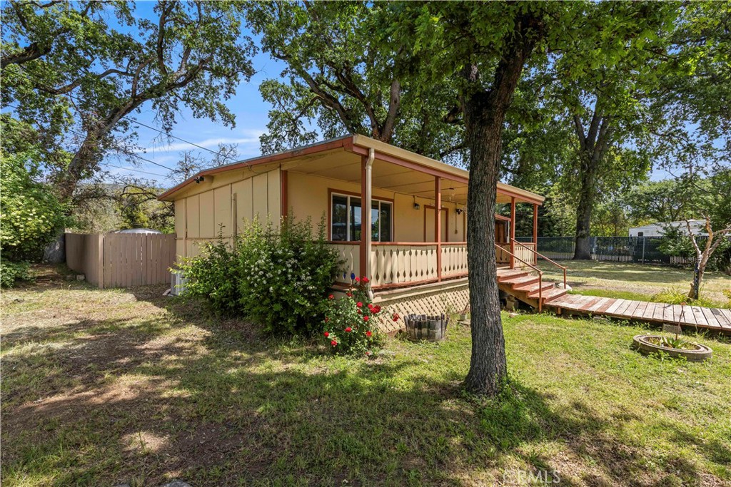 2600 Lakeshore Property Photo 9