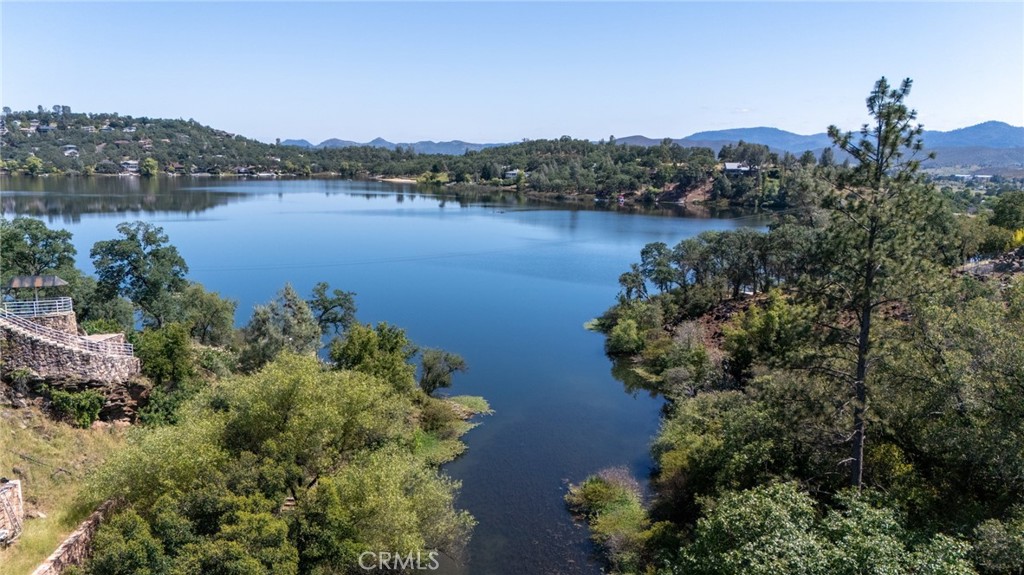 16985 Knollview Property Photo 3