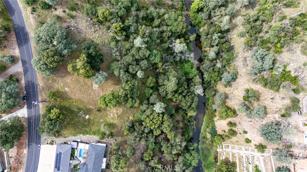 16985 Knollview Property Photo 7